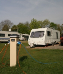 Gens du voyage et panneaux d'interdiction de stationner